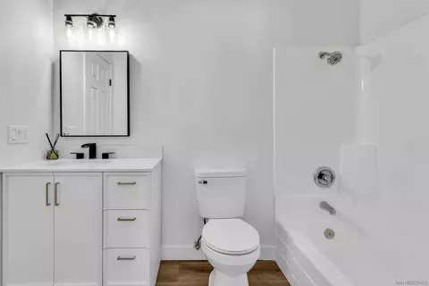 Bath - 4195 Tiberon Dr, Oceanside, CA 92056 photo 3 of 3