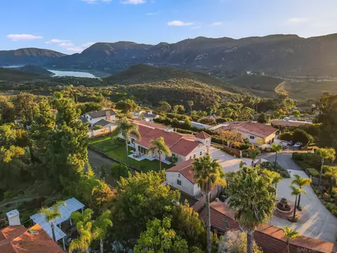 1832 Via Rancho Pkwy, Escondido, CA 92029