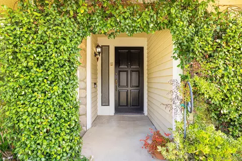 6532 Trefoil Ave, Oak Park, CA 91377 photo 2