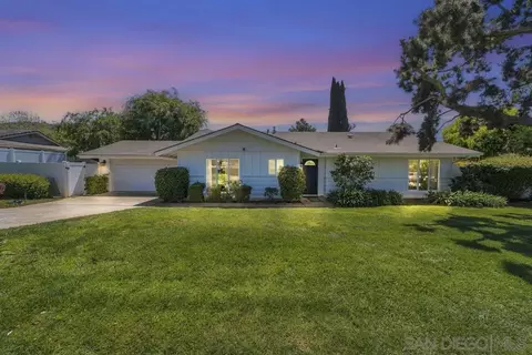 3563 Oak Cliff Dr, Fallbrook, CA 92028 photo 2