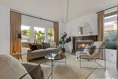 Living - 2002 Chardon Ln, El Cajon, CA 92019 photo 4 of 10