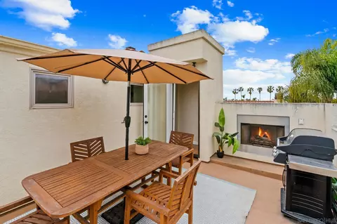 1369 Hornblend St, San Diego, CA 92109