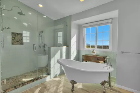Bath - 35140 Stirrup Rd, Temecula, CA 92592 photo 3 of 5