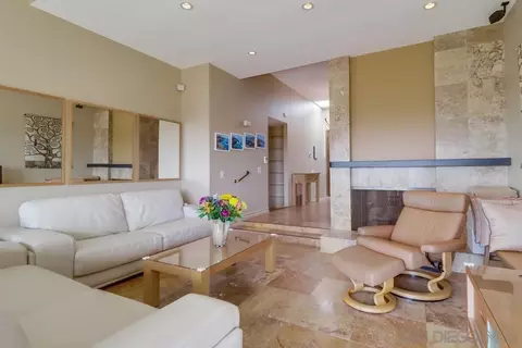 Living - 2077 Caminito Capa, La Jolla, CA 92037 photo 3 of 8