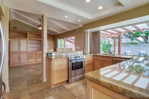 Kitchen - 2077 Caminito Capa, La Jolla, CA 92037 photo 2 of 5