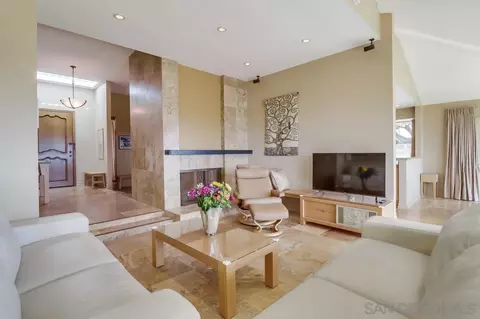 Living - 2077 Caminito Capa, La Jolla, CA 92037 photo 4 of 8