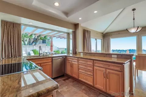 Kitchen - 2077 Caminito Capa, La Jolla, CA 92037 photo 3 of 5