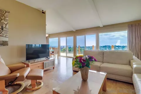 Living - 2077 Caminito Capa, La Jolla, CA 92037 photo 5 of 8