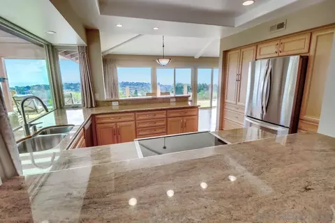 Kitchen - 2077 Caminito Capa, La Jolla, CA 92037 photo 4 of 5