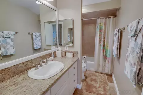Bath - 2077 Caminito Capa, La Jolla, CA 92037 photo 4 of 5