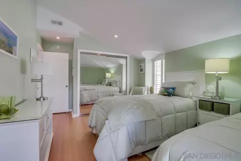 Bedroom - 2077 Caminito Capa, La Jolla, CA 92037 photo 6 of 9