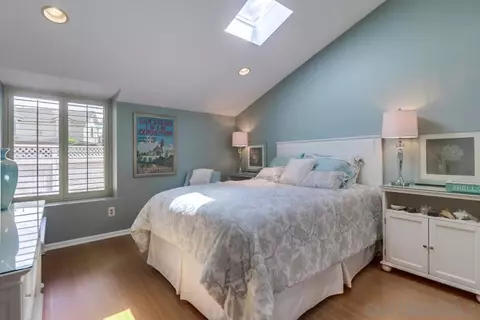 Bedroom - 2077 Caminito Capa, La Jolla, CA 92037 photo 9 of 9