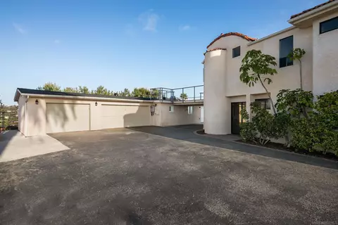 Exterior - 1050 Solana Dr, Del Mar, CA 92014 photo 18 of 19
