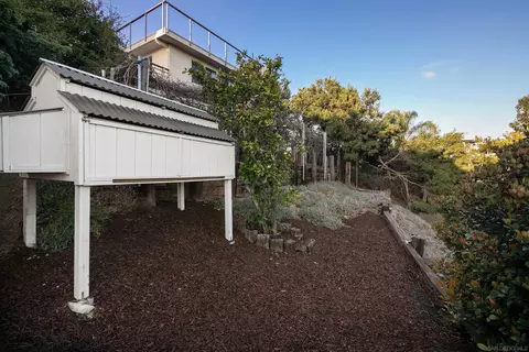 Exterior - 1050 Solana Dr, Del Mar, CA 92014 photo 16 of 19
