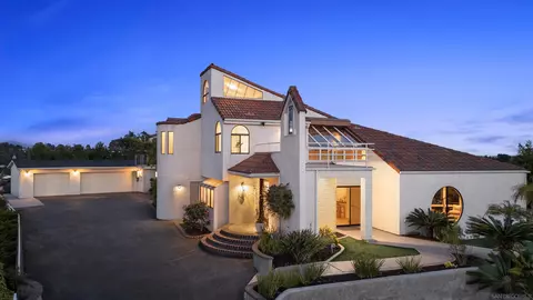 Exterior - 1050 Solana Dr, Del Mar, CA 92014 photo 4 of 19