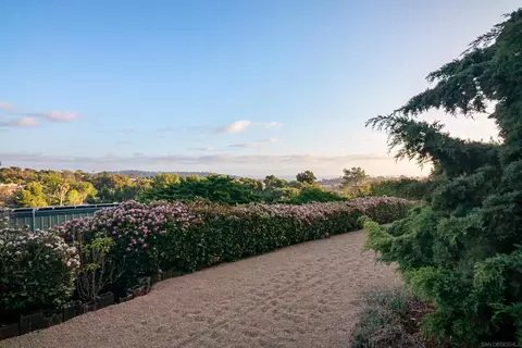 Exterior - 1050 Solana Dr, Del Mar, CA 92014 photo 15 of 19