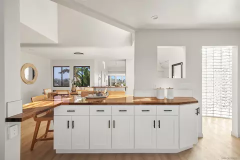Kitchen - 1050 Solana Dr, Del Mar, CA 92014 photo 4 of 6