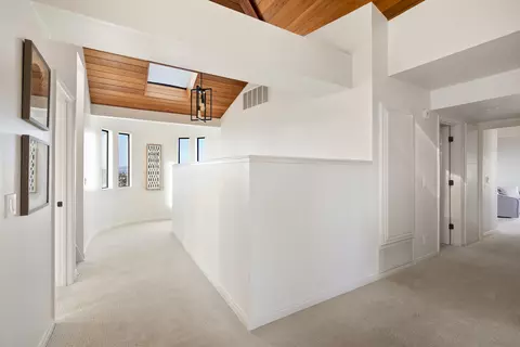 Entry Way - 1050 Solana Dr, Del Mar, CA 92014 photo 5 of 5