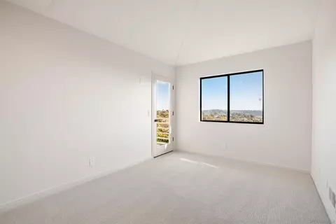 Bedroom - 1050 Solana Dr, Del Mar, CA 92014 photo 6 of 9