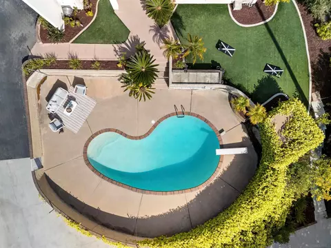 Exterior - 1050 Solana Dr, Del Mar, CA 92014 photo 7 of 19