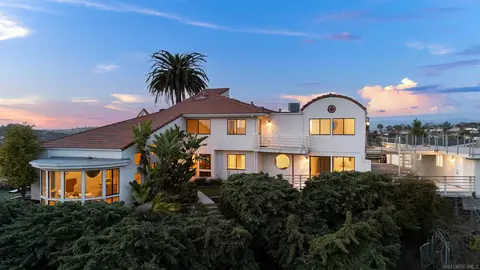 Exterior - 1050 Solana Dr, Del Mar, CA 92014 photo 3 of 19