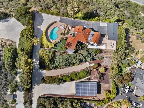 View/Area - 1050 Solana Dr, Del Mar, CA 92014 photo 3 of 8
