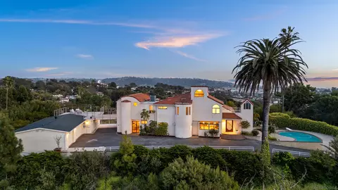 Exterior - 1050 Solana Dr, Del Mar, CA 92014 photo 2 of 19