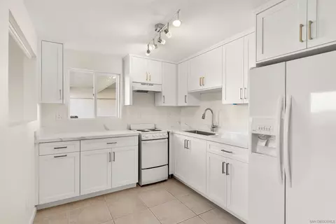 Kitchen - 1050 Solana Dr, Del Mar, CA 92014 photo 6 of 6