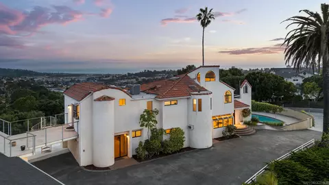Exterior - 1050 Solana Dr, Del Mar, CA 92014 photo 1 of 19