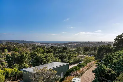 View/Area - 1050 Solana Dr, Del Mar, CA 92014 photo 6 of 8