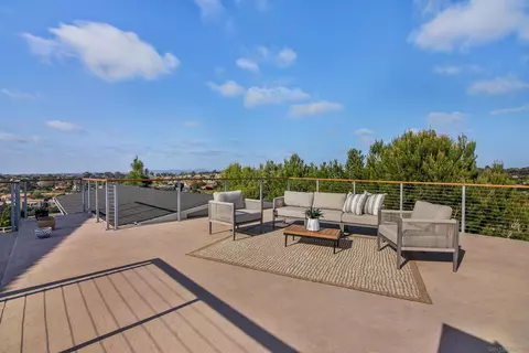 Exterior - 1050 Solana Dr, Del Mar, CA 92014 photo 6 of 19