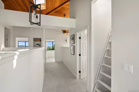 Entry Way - 1050 Solana Dr, Del Mar, CA 92014 photo 4 of 5