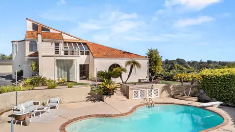 Exterior - 1050 Solana Dr, Del Mar, CA 92014 photo 9 of 19