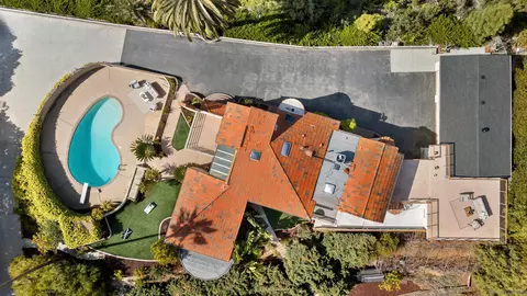 View/Area - 1050 Solana Dr, Del Mar, CA 92014 photo 5 of 8