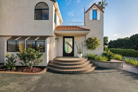 Exterior - 1050 Solana Dr, Del Mar, CA 92014 photo 11 of 19