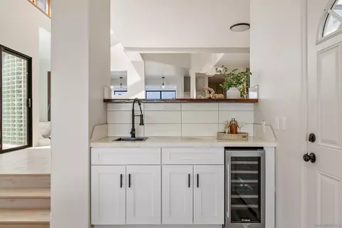Kitchen - 1050 Solana Dr, Del Mar, CA 92014 photo 5 of 6
