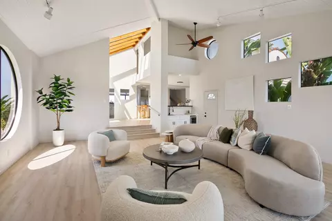 Living - 1050 Solana Dr, Del Mar, CA 92014 photo 2 of 5