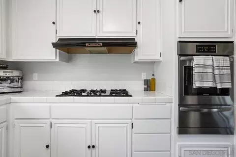 Kitchen - 941 S Citrus Ave, Escondido, CA 92027 photo 5 of 5