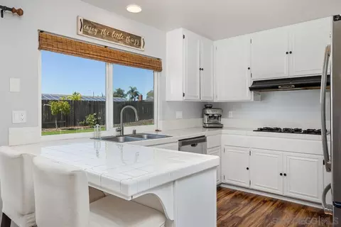 Kitchen - 941 S Citrus Ave, Escondido, CA 92027 photo 2 of 5