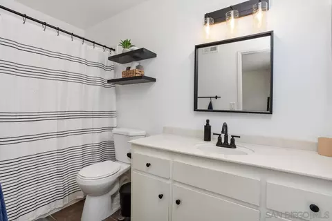 Bath - 941 S Citrus Ave, Escondido, CA 92027 photo 2 of 2