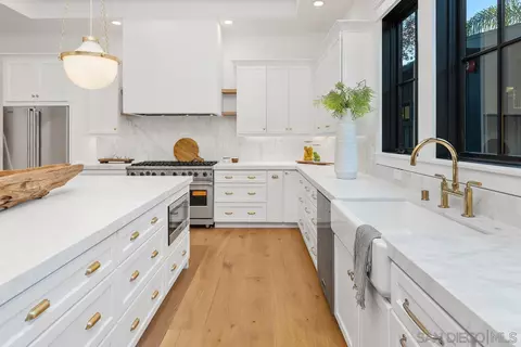 Kitchen - 804 Hygeia, Encinitas, CA 92024 photo 2 of 3