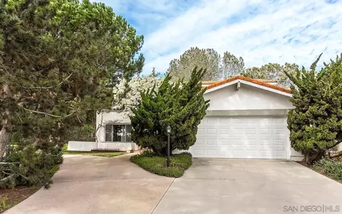 Exterior - 2640 Longboat Cv, Del Mar, CA 92014 photo 2 of 6