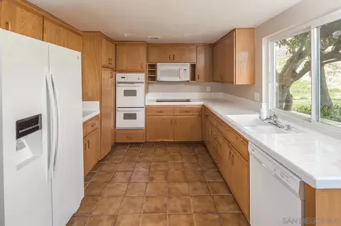 Kitchen - 2640 Longboat Cv, Del Mar, CA 92014 photo 1 of 1