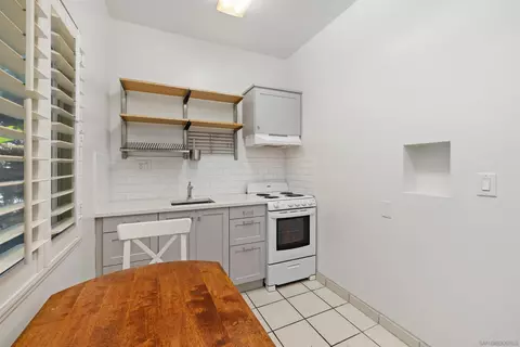 Kitchen - 415 Gravilla St #11, La Jolla, CA 92037 photo 3 of 7
