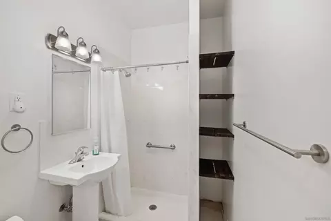 Bath - 415 Gravilla St #11, La Jolla, CA 92037 photo 1 of 1