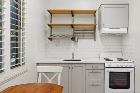 Kitchen - 415 Gravilla St #11, La Jolla, CA 92037 photo 2 of 7