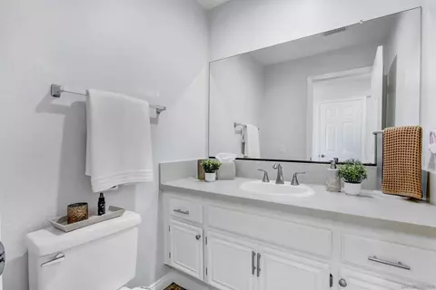 Bath - 45592 Corte Montril, Temecula, CA 92592 photo 1 of 5