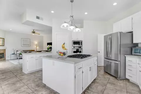 Kitchen - 45592 Corte Montril, Temecula, CA 92592 photo 3 of 3