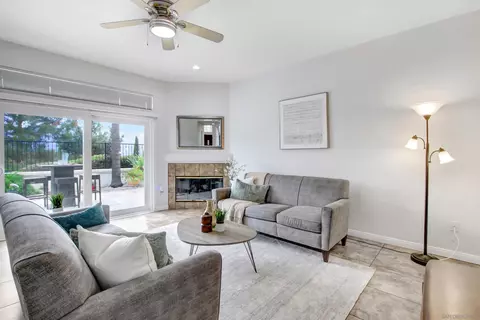 Living - 45592 Corte Montril, Temecula, CA 92592 photo 2 of 5