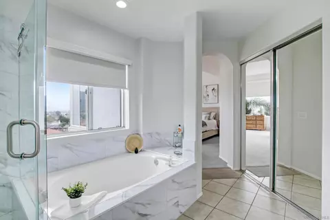 Bath - 45592 Corte Montril, Temecula, CA 92592 photo 5 of 5